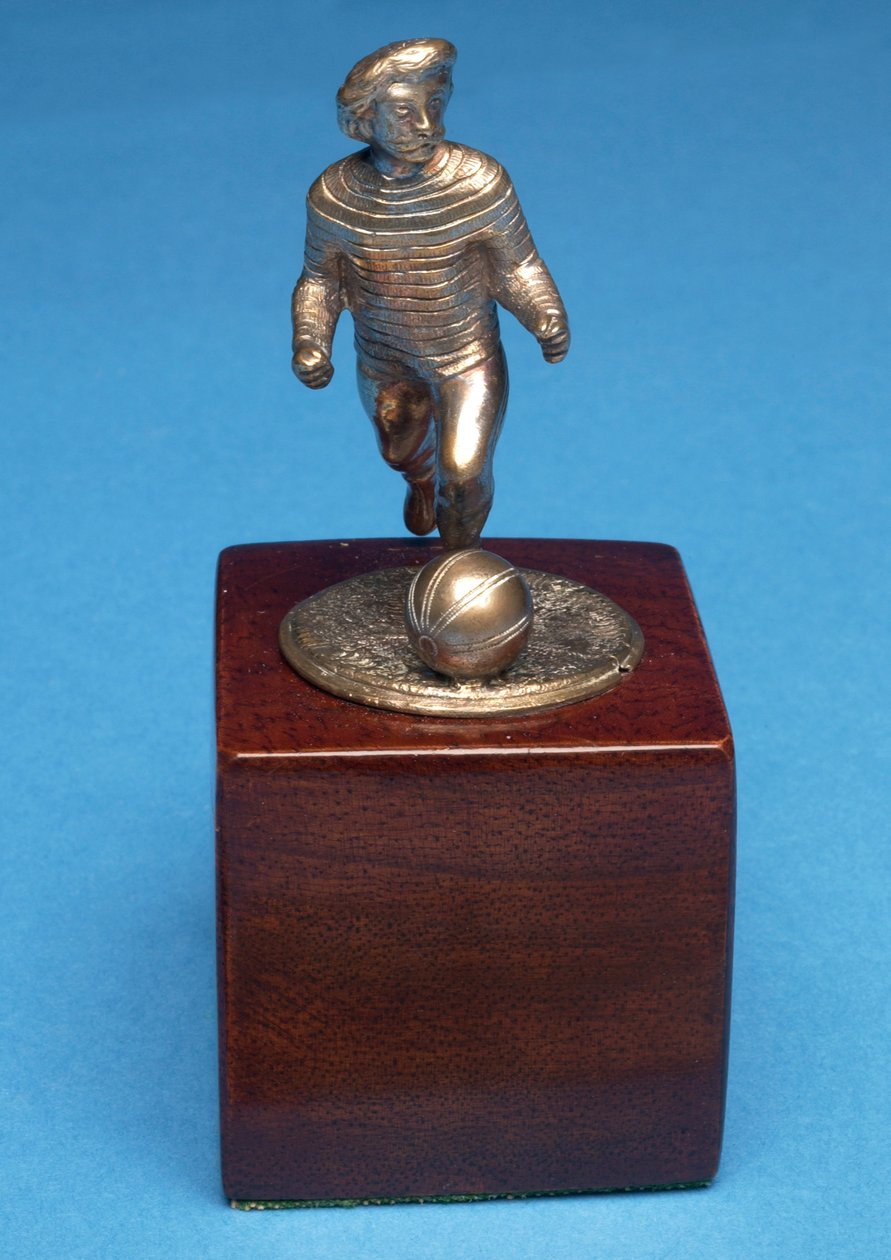 Jogador de futebol em camisa de malha (metal) de English School