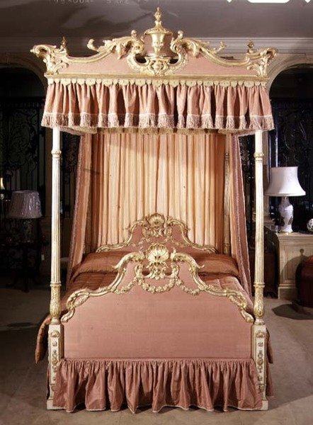 George III cama de quatro colunas, final do século XVIII (talha e madeira dourada pintada) de English School