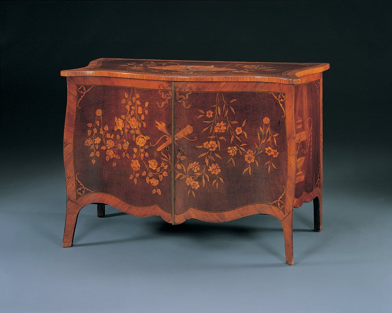 Cômoda de marchetaria George III à maneira de John Cobb, c.1770 (amaranto e tulipwood) de English School