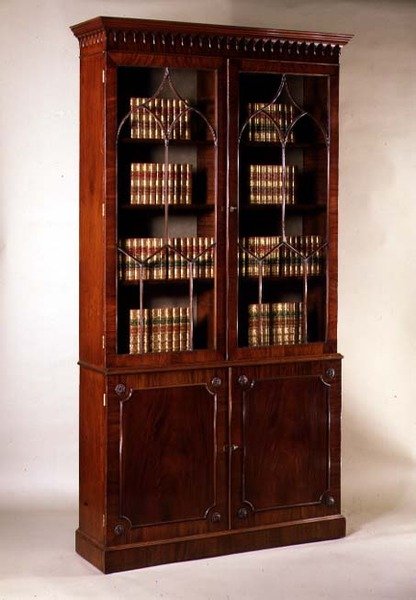 Estante George II de English School