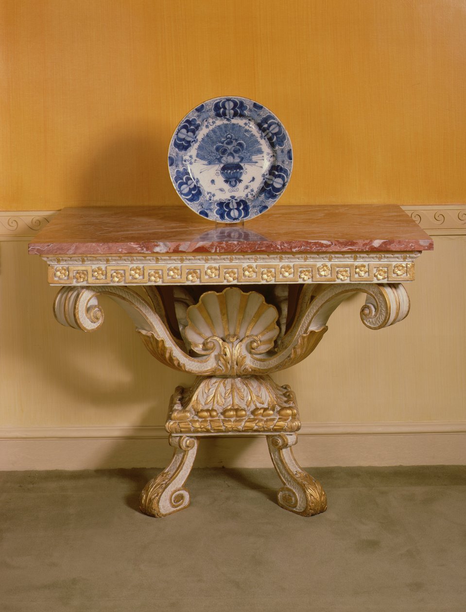 Mesa de console George II com tampo de mármore, estilo palladiano, c.1750 (pacote dourado) de English School