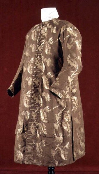 Casaco de brocado dourado, c.1700-10 de English School