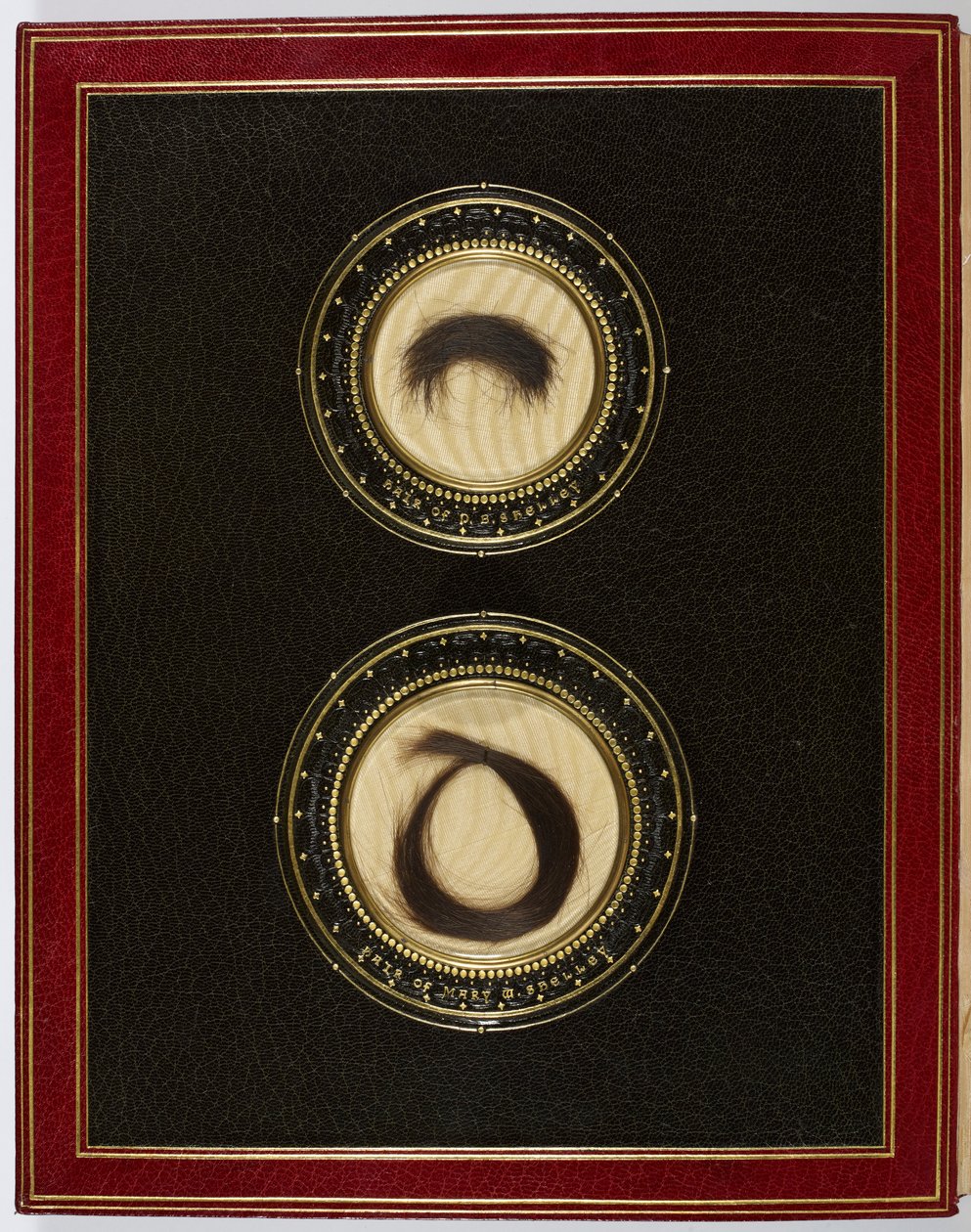 Capa Interior, com uma mecha de cabelo de Percy Bysshe Shelley e a sua esposa Mary Shelley (meios mistos) de English School