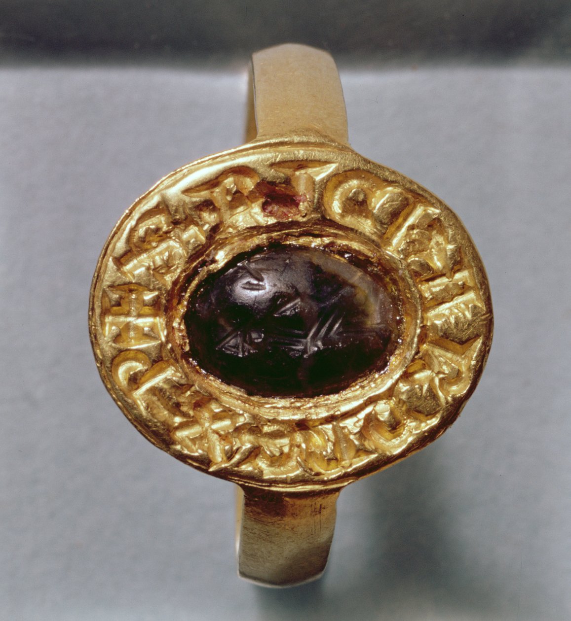 King Richards Ring (ouro e pedras preciosas) de English School