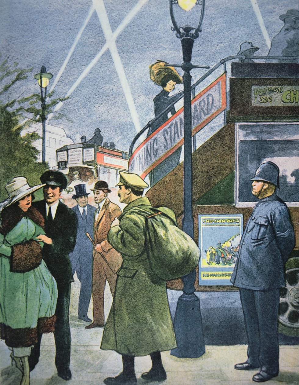 Cena de rua de Londres na Primeira Guerra Mundial, soldado de licença, c.1914-18 (cor litho) de English School