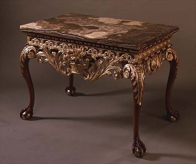 Mesa de mármore com pés de bola e garra, c.1720 (pacote dourado e mármore) de English School