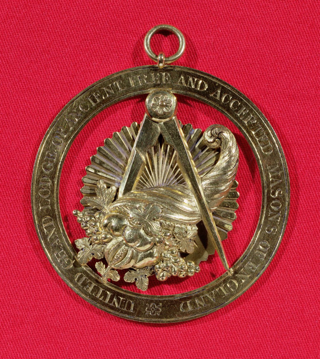 Emblema maçônico ou jóia usada por membros da Grande Stewards Lodge após 1841, meados do século XIX (prata e ouro) de English School