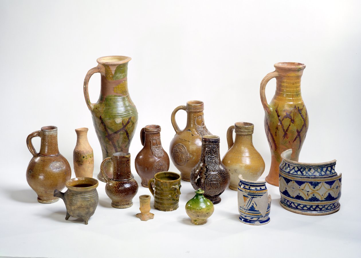 Vasos medievais, encontrados por TE Lawrence, Oxford (cerâmica) (ver: 114285) de English School