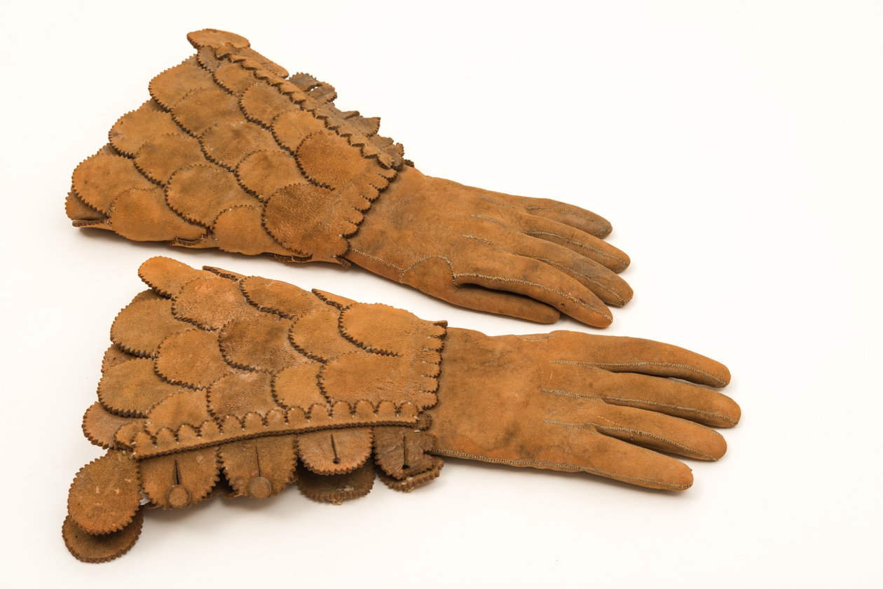 Luvas blindadas para homem, c.1600-50 (couro pesado) de English School