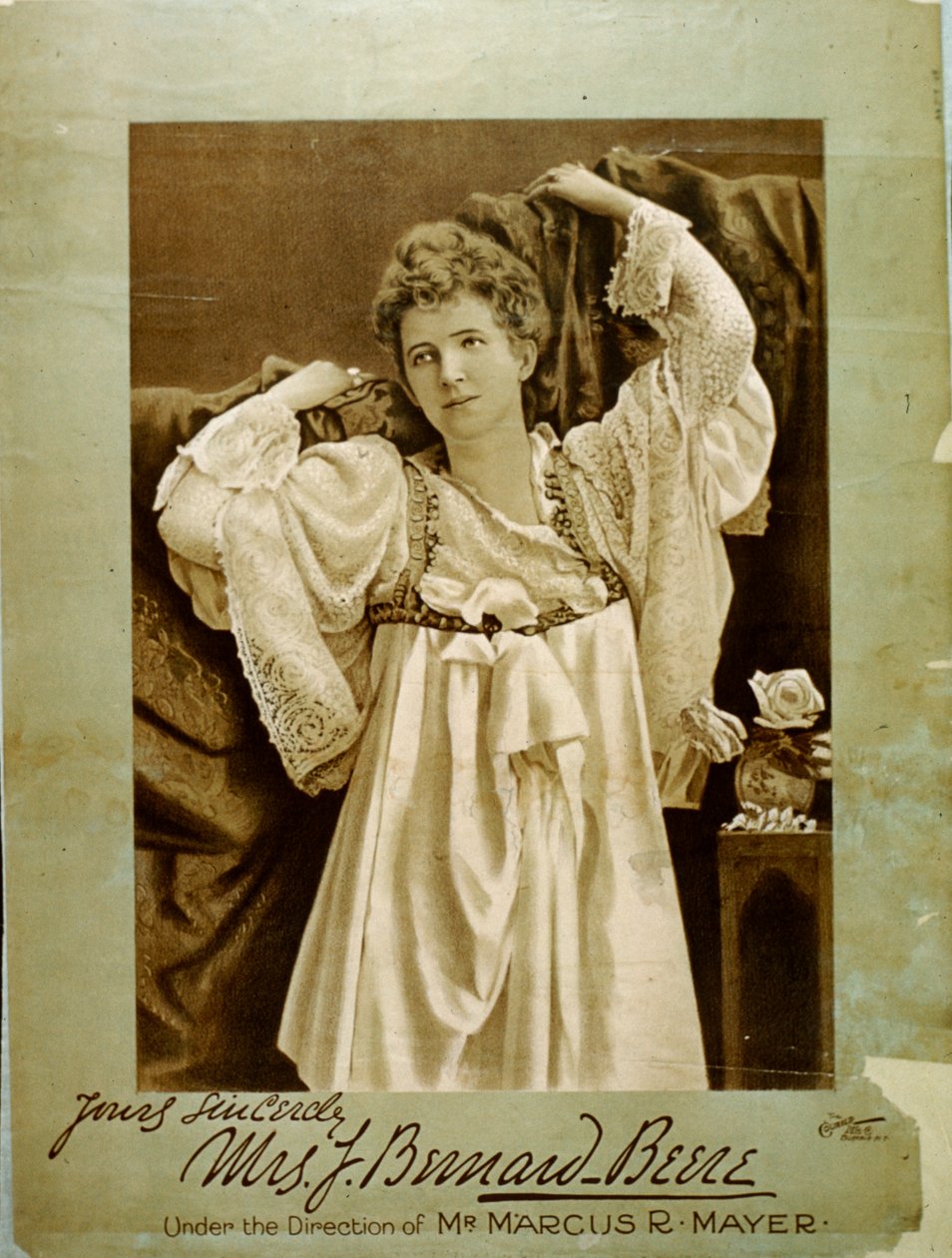 Sra. J Bernard Beere de English School