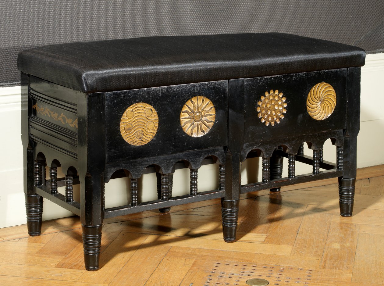 Otomano, c.1870 (madeira ebonizada, pintada e dourada) de English School