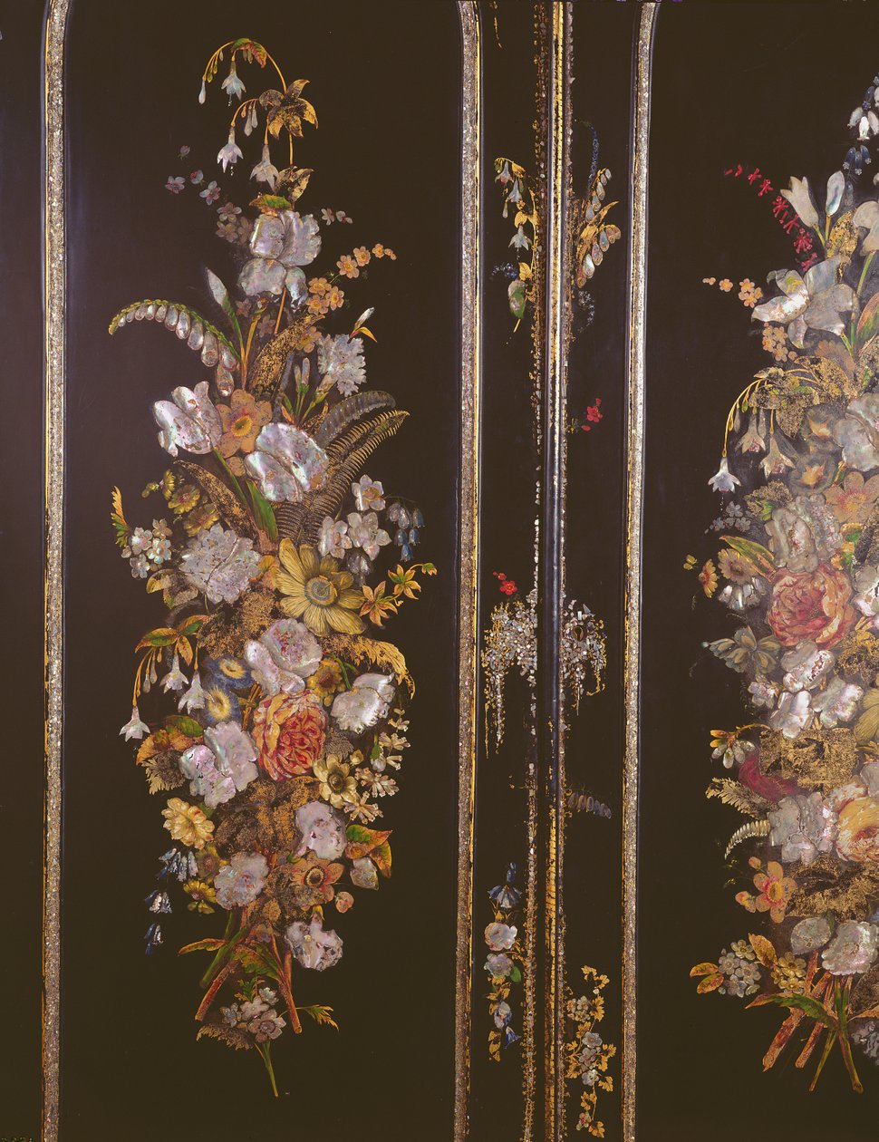 Quadro de toucador de papel maché, detalhe da porta do armário, c.1851 (foto) (ver também 144844) de English School