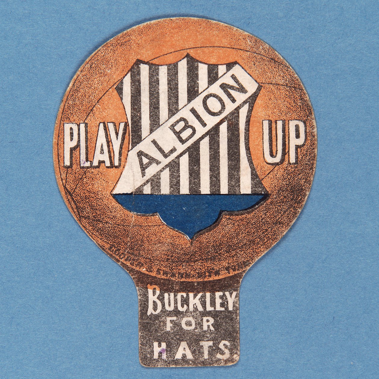 Play Up Albion, cartão de Baines em forma de bola de futebol, 1888-89 de English School