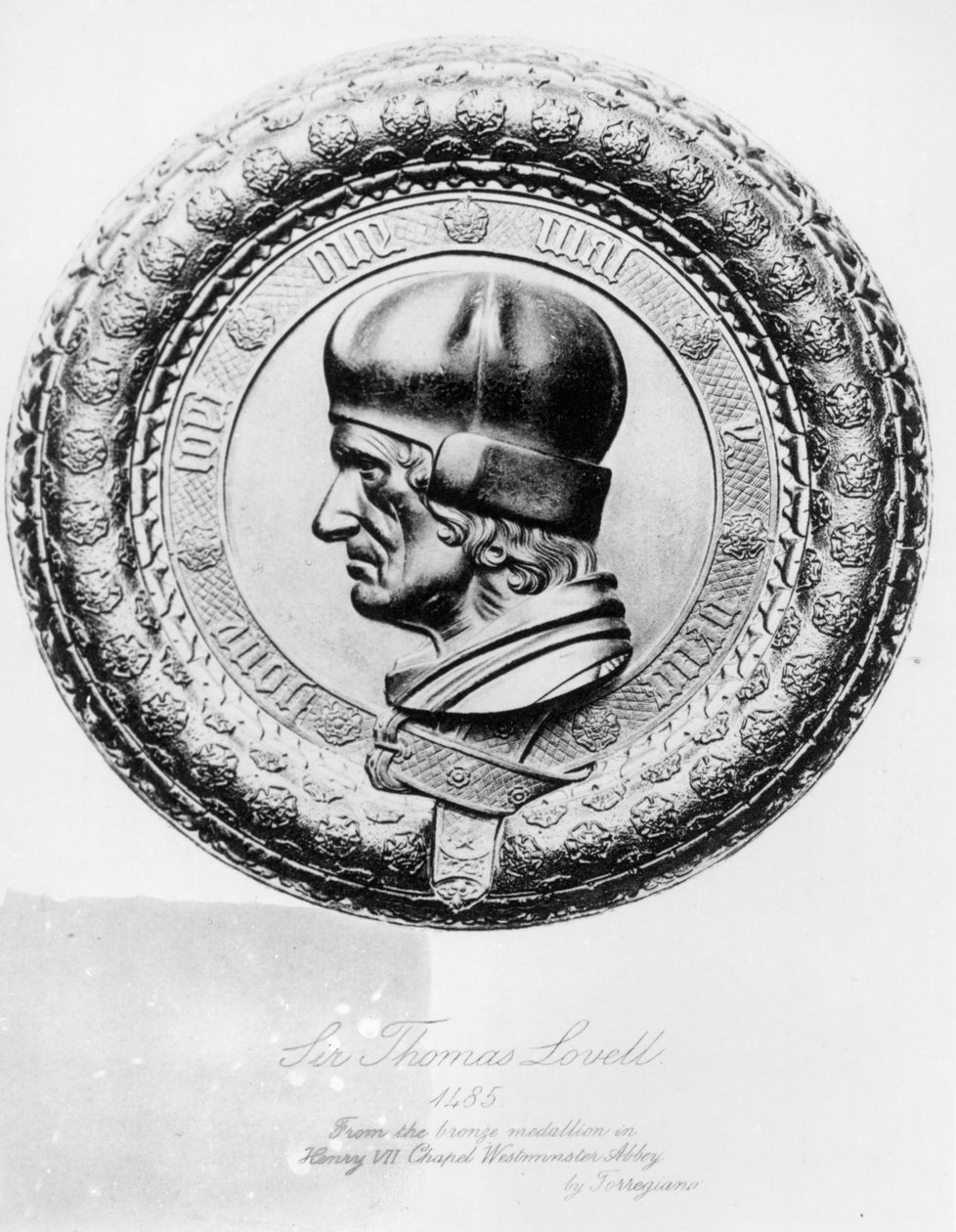 Retrato de Sir Thomas Lovell (d.1524) em 1485, do medalhão de bronze na Capela Henry VII Abadia de Westminster, de Torregiano (foto a p/b) (foto a p/b) de English School