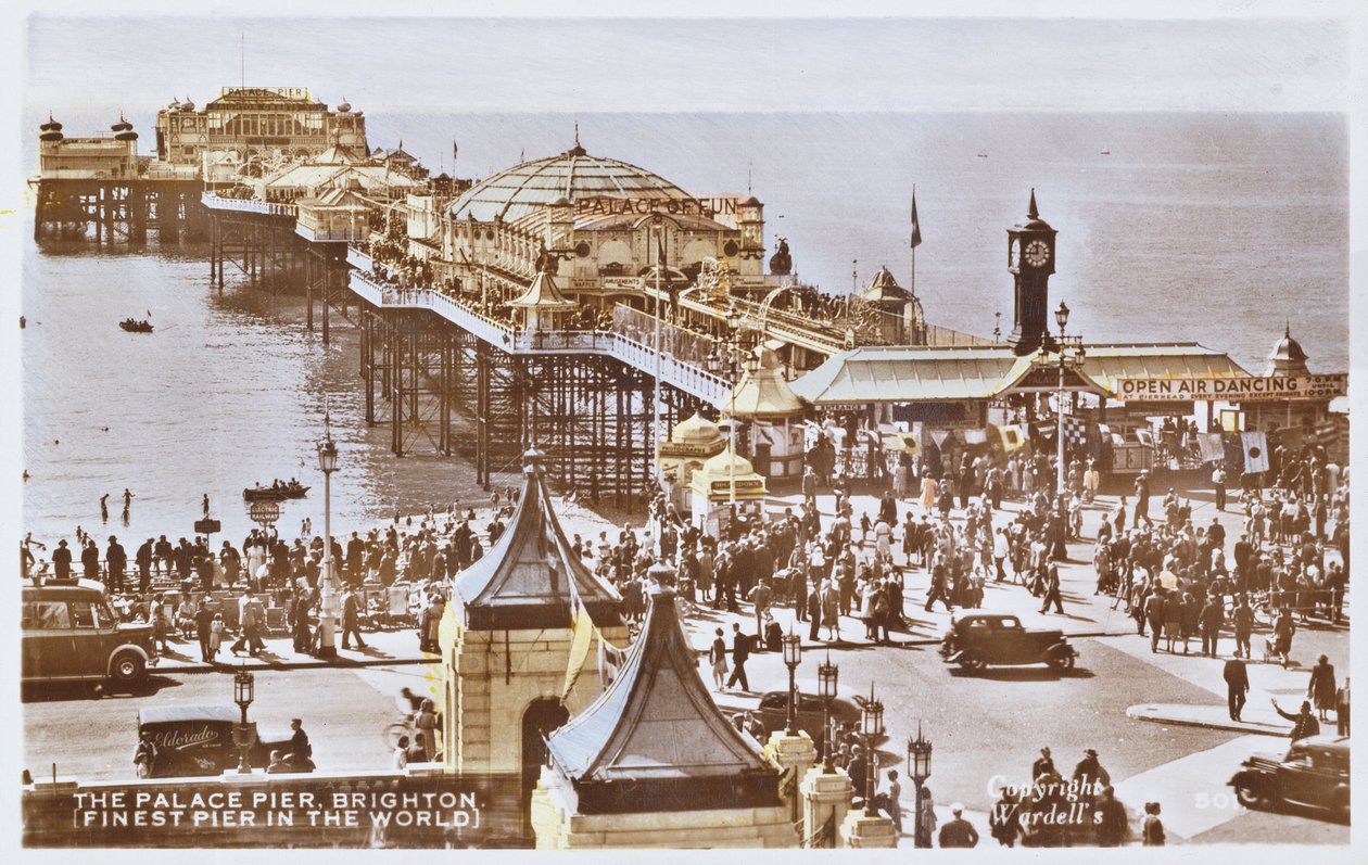 Cartão postal representando o Pier do Palácio em Brighton (depois de uma foto colorida) de English School