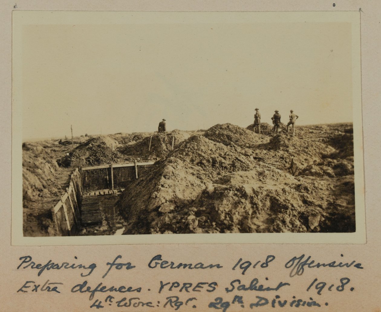 Preparação para a ofensiva alemã de 1918, defesas extra, YPRES Salient 1918, 4º Worc: Rgt. 29º. Divisão (foto a p/b) de English School