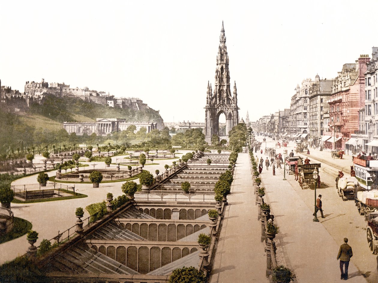 Princes Street, o Castelo e o Monumento Scott, Edimburgo (foto colorida à mão) de English School