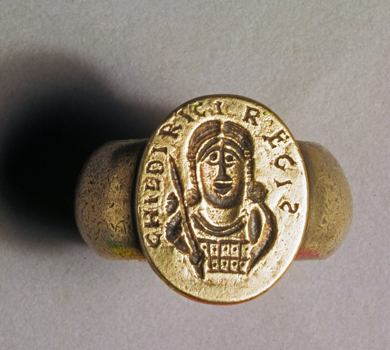 Réplica de eletrotipo de Childerics Ring, 1831 (metal) de English School