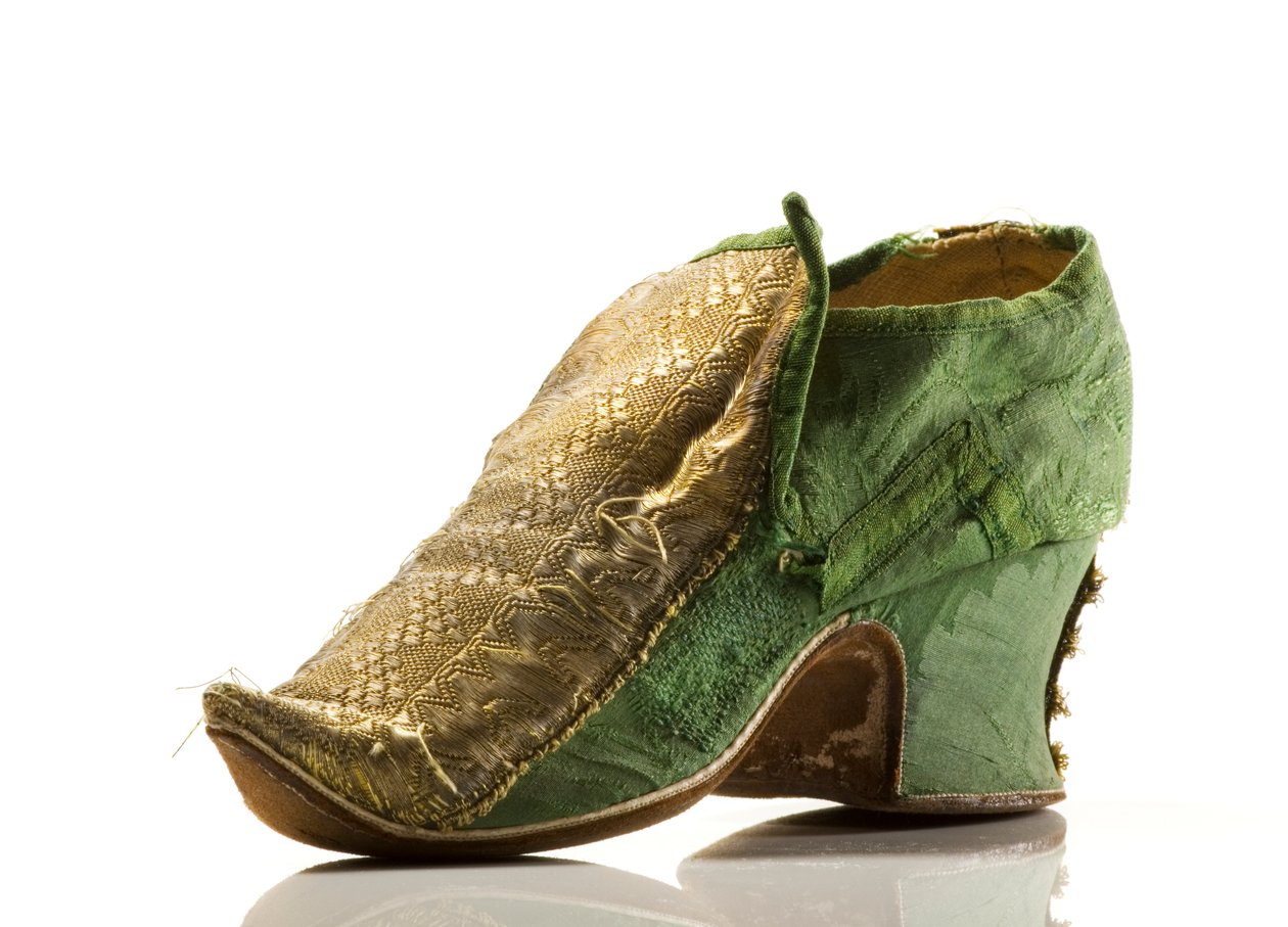 Sapato, 1720 (damasco de seda e fio de metal dourado) de English School
