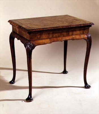 Mesa lateral, c.1710 (nogueira) de English School