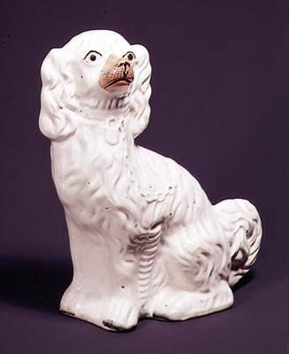 Figura de cachorro em Staffordshire, meados do século 19 de English School
