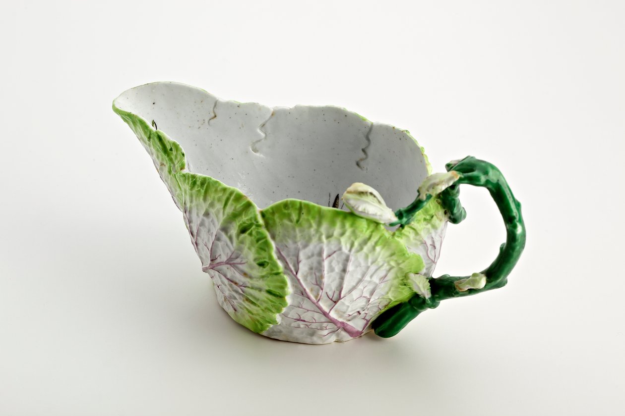 Molheira de Staffordshire formada de folhas moldadas e cabo de galho, c. 1749-60 (porcelana) de English School