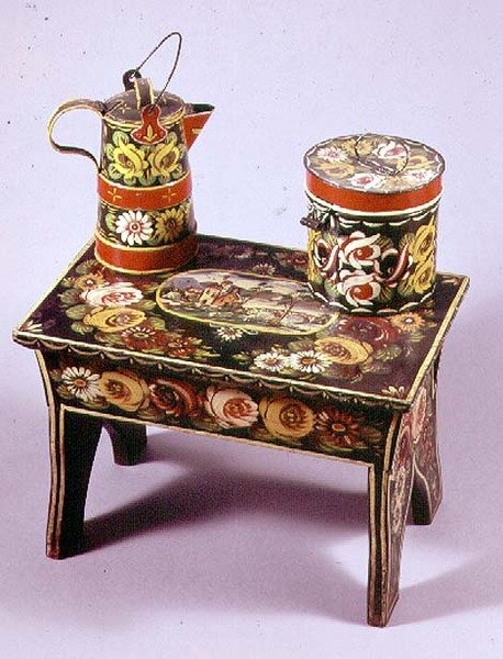 Banquetas, cafeteira e caixa (madeira pintada à mão) de English School