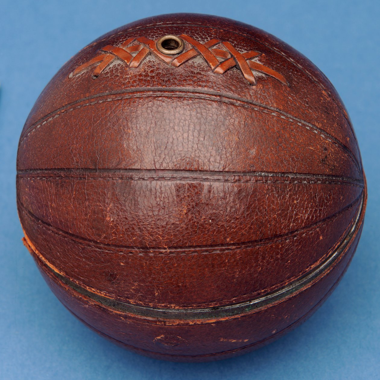Dispensador de corda em forma de bola de futebol (couro) de English School