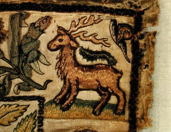 Cepo representando um stag, detalhe de um painel de trabalho elevado de English School