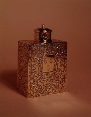 Carrinho de chá, decorado no estilo de Gribelin, c.1700 (prata dourada) de English School