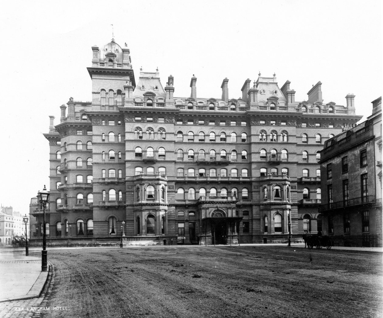 O Langham Hotel de Portland Place, 1896 (foto) de English School