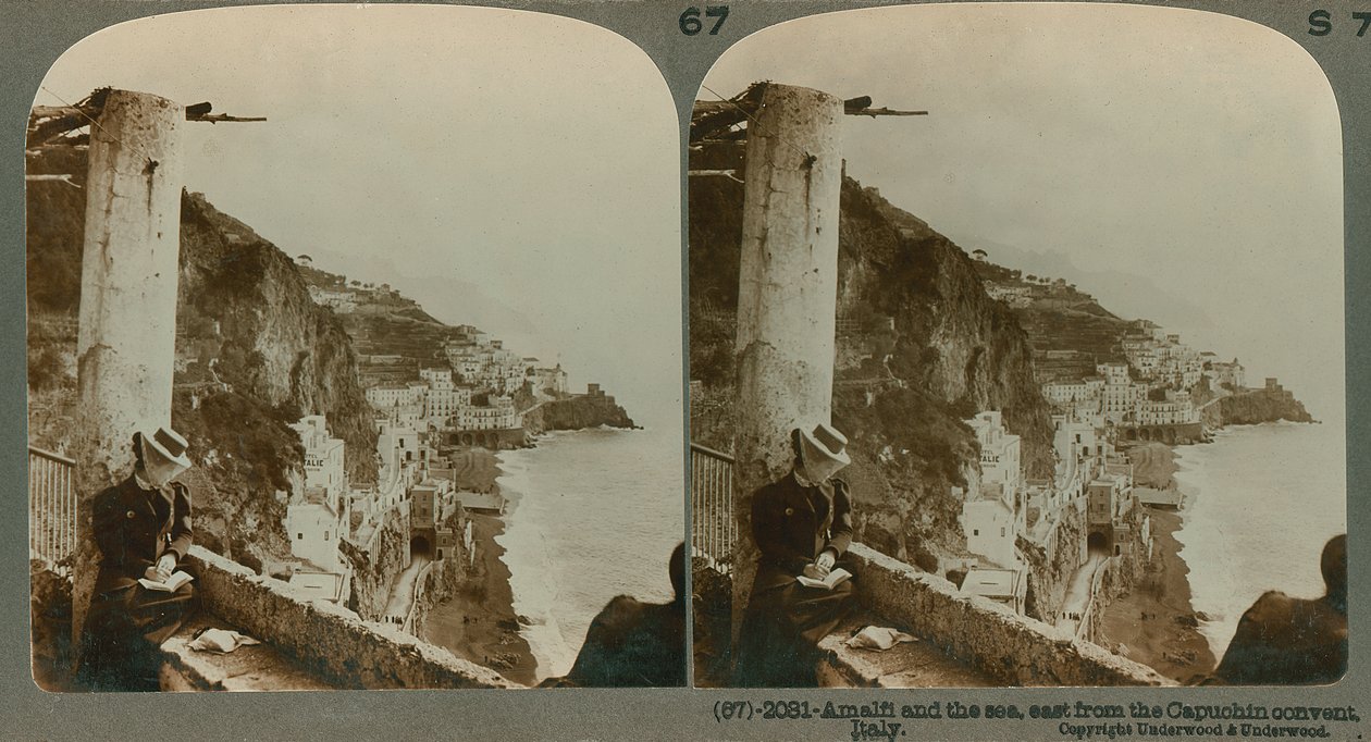 A costa de Amalfi e a Baía de Salerno de um convento convertido, uma visão estereoscópica (foto sépia) de English School