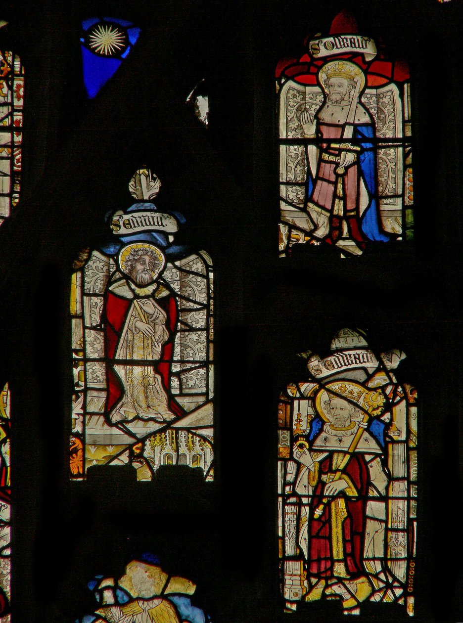 A janela do leste representando St Oswald, St Edmund e St Edward the Confessor de English School