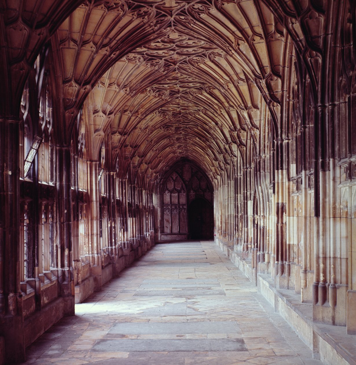 Vista dos claustros, c.1355 de English School