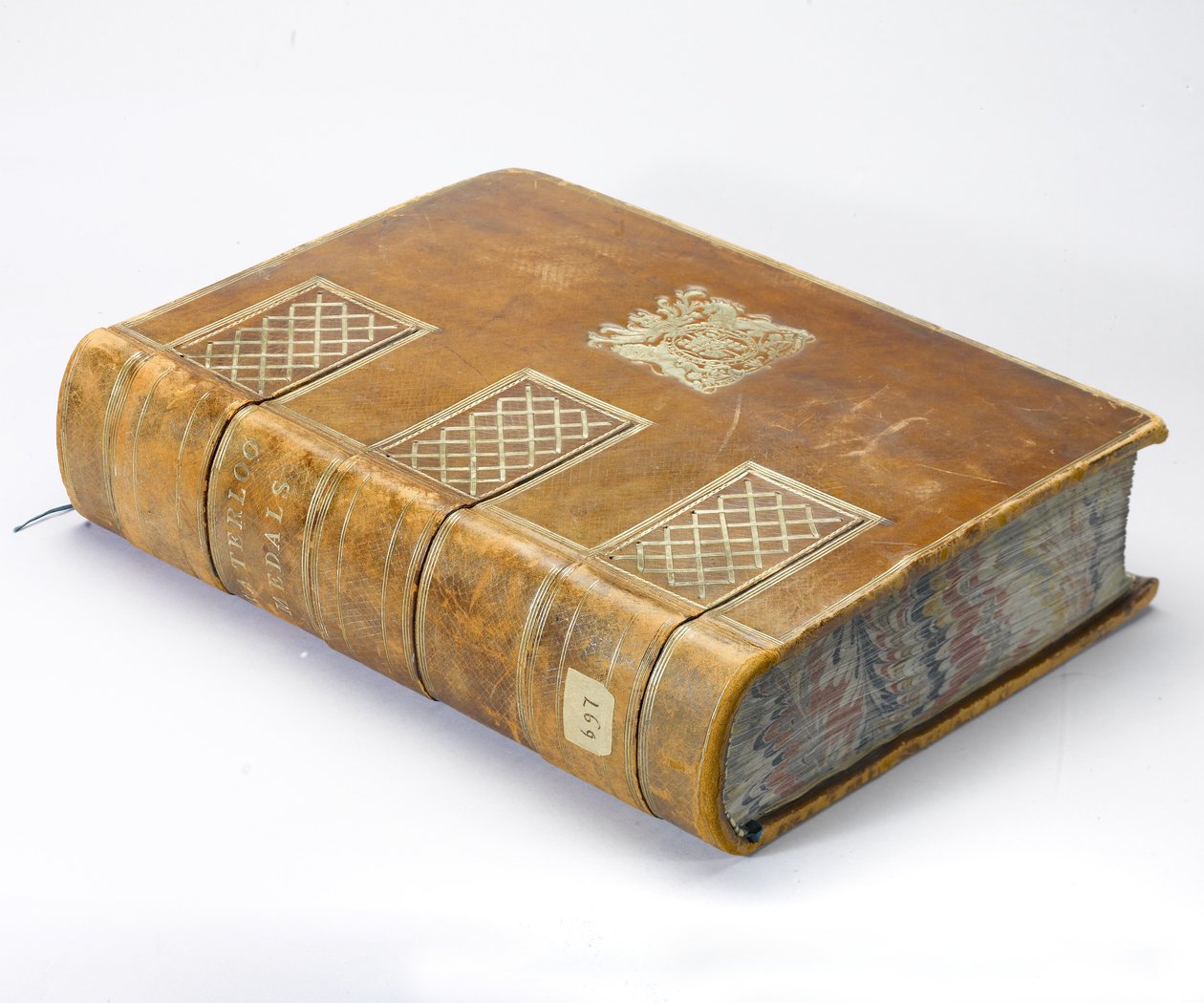 Waterloo Medal Roll, c.1815 (caneta e tinta sobre papel em volume encadernado com couro) de English School