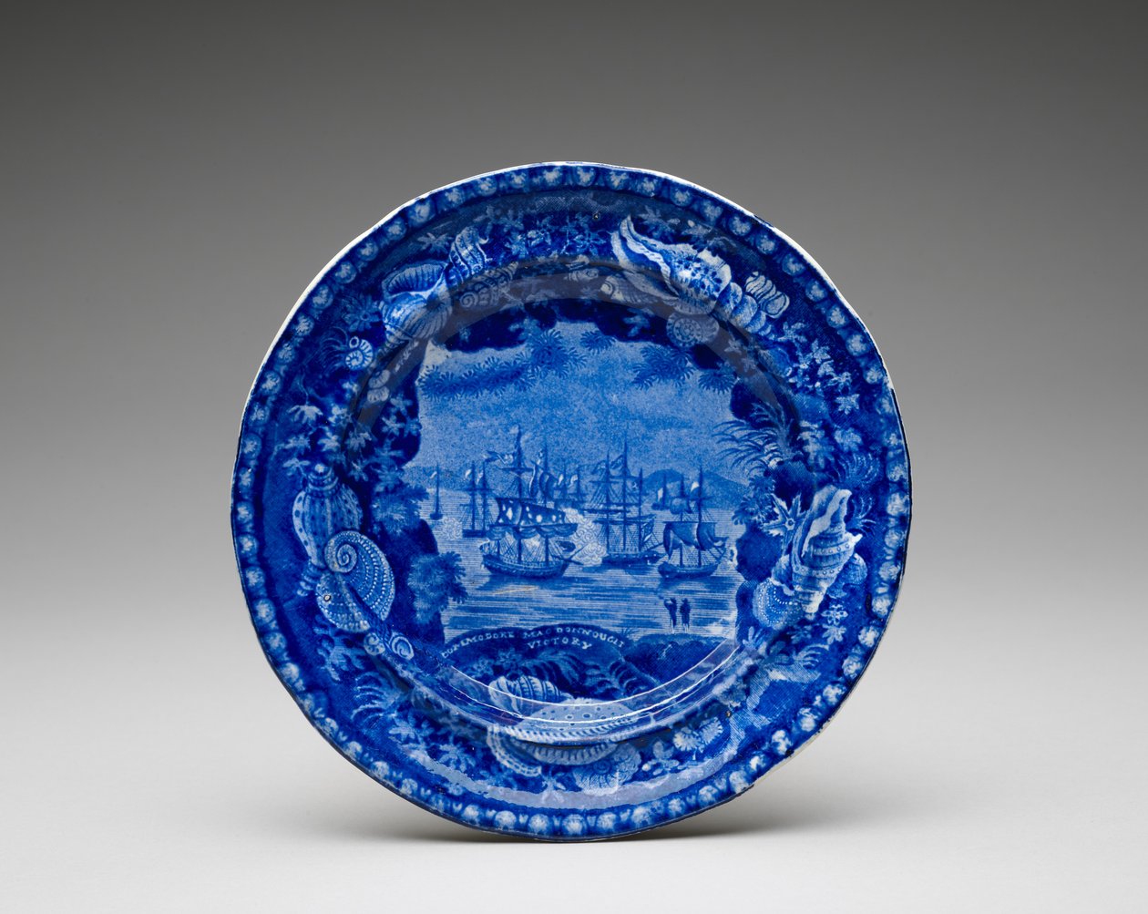 Placa, c. 1818-1846 (faiança esmaltada com chumbo com impressão de transferência) de Enoch Wood and Sons