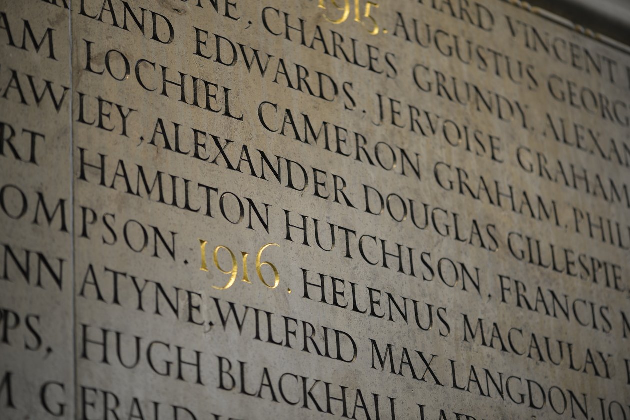 Memorial aos membros do New College, Oxford, que perderam a vida durante a Primeira Guerra Mundial de Eric (workshop of) Gill