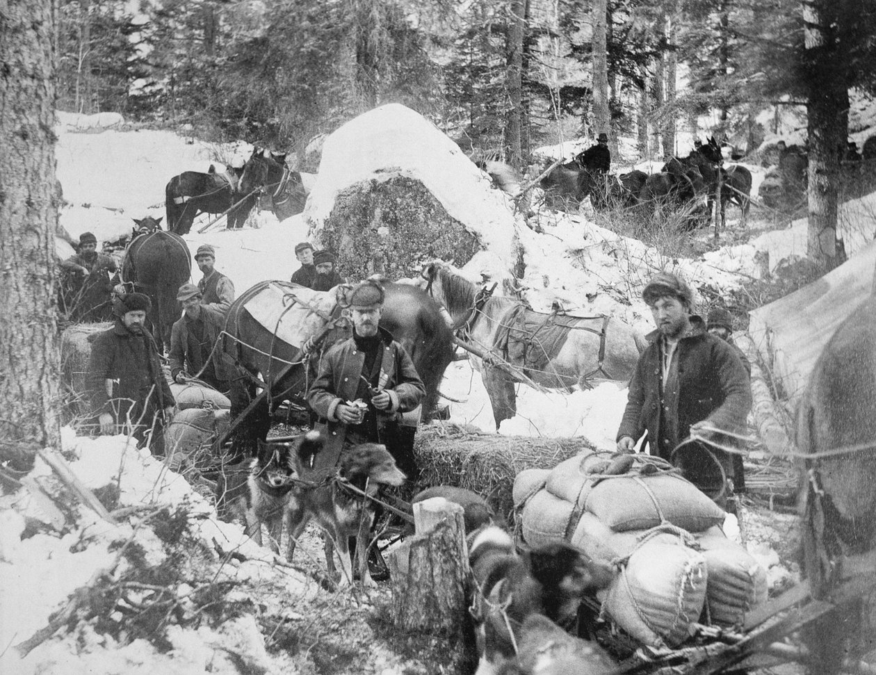 Prospectores a subir o Monte Porcupine no Skagway Trail, Alasca, durante a Corrida do Ouro Klondike (1897-98) 1898 (foto a p/b) de Eric A. Hegg