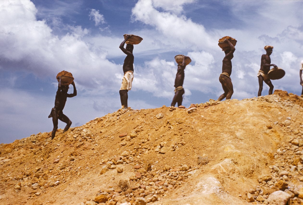 Exploração mineira de columbite, Nigéria, África de Erich Lessing