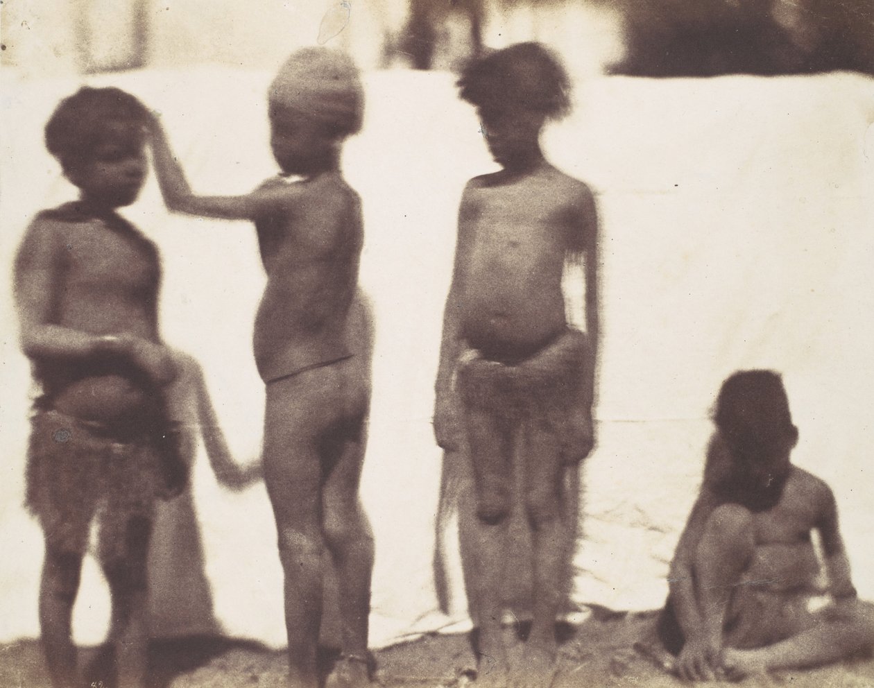 [Crianças da Vila de Kalabshah, Núbia], 1852. de Ernest Benecke