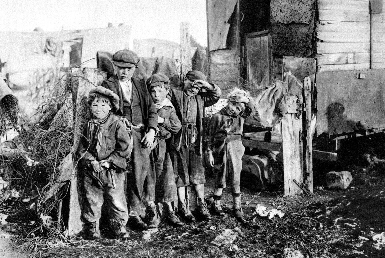 Um grupo de ouriços de rua, Paris, 1931 de Ernest Flammarion