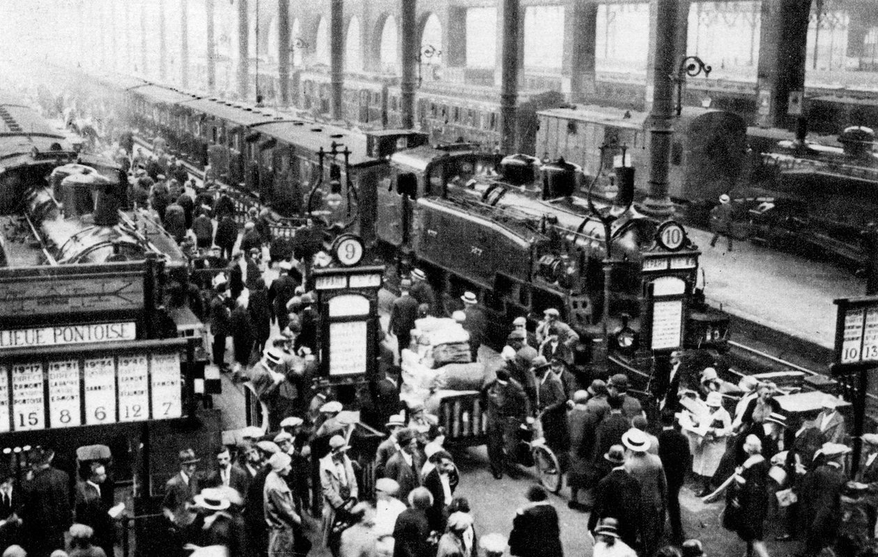 Chegada do trem na estação norte, Paris, 1931. de Ernest Flammarion