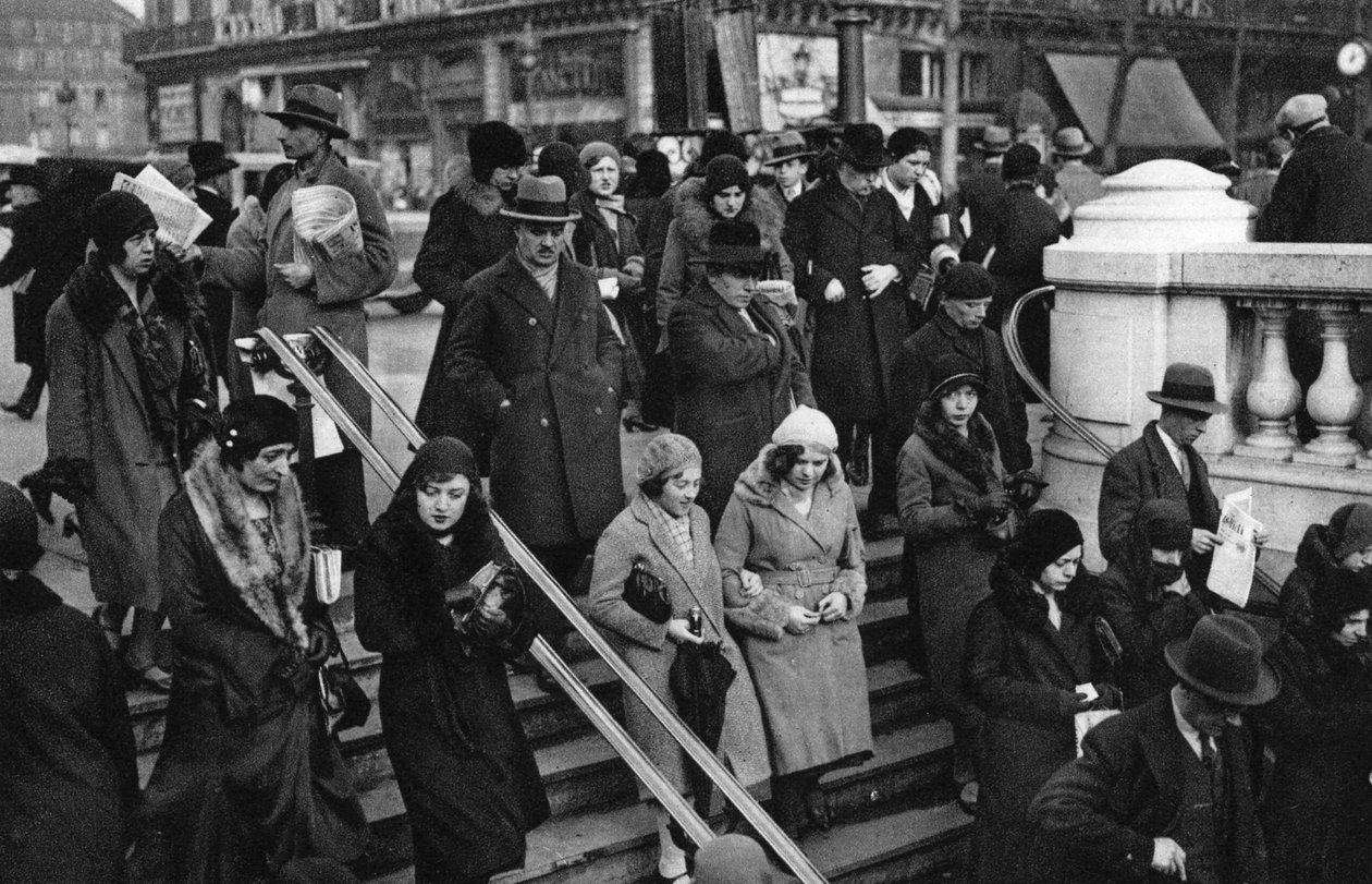 Entrada para uma estação de metrô, Paris, 1931. de Ernest Flammarion