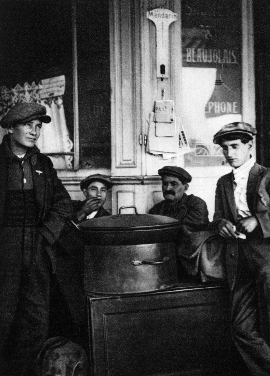 Vendedores ambulantes de castanhas assadas, Paris, 1931. de Ernest Flammarion