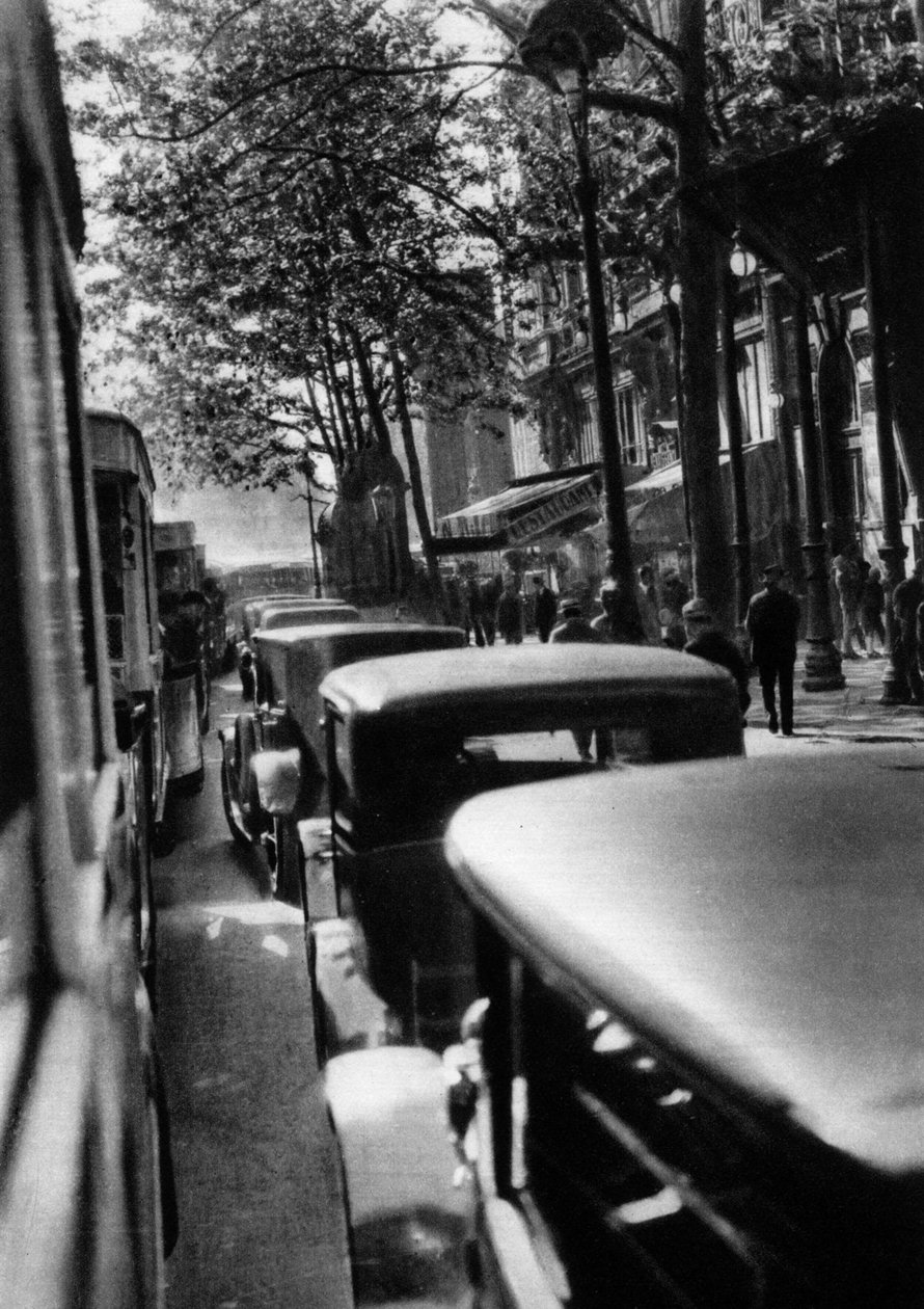 Tráfego nas Grands Boulevards, Paris, 1931. de Ernest Flammarion