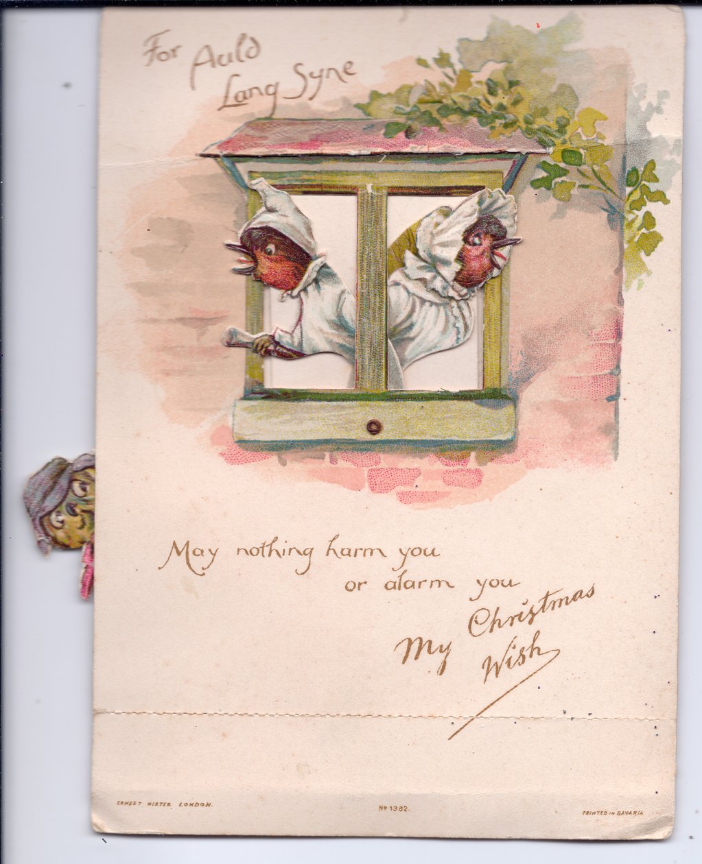 Um cartão de Natal vitoriano de dois robbins em nightclothes olhando pela janela em alarme, c.1880 de Ernest Henry Griset