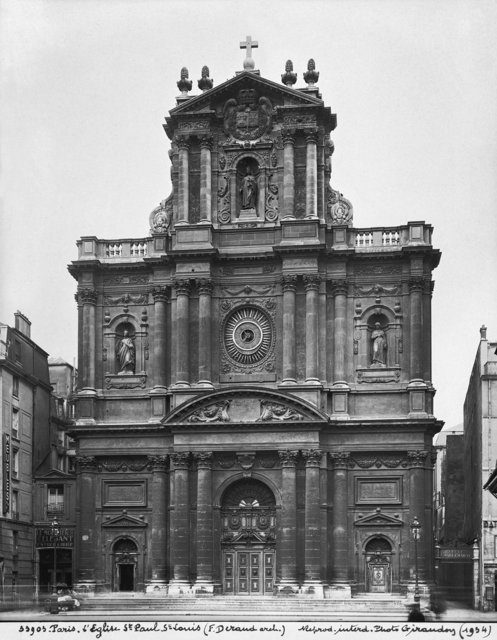 Vista da fachada da Igreja de Saint-Paul-Saint-Louis, Paris, 1627-41 de Etienne and Derand, F. Martellange