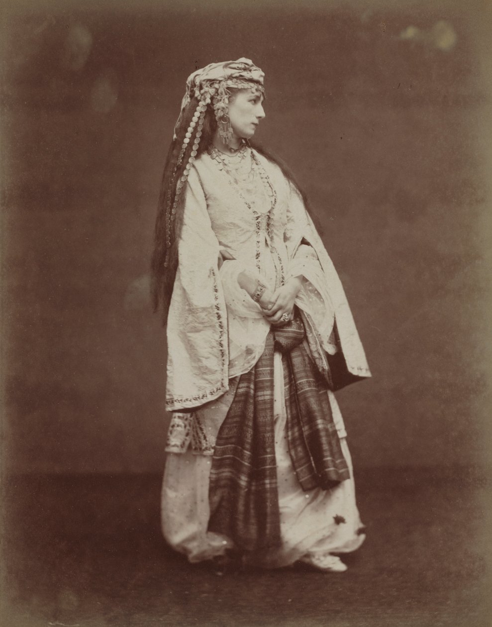 Sarah Bernhardt no Zaire por Voltaire, 1874. de Etienne Carjat