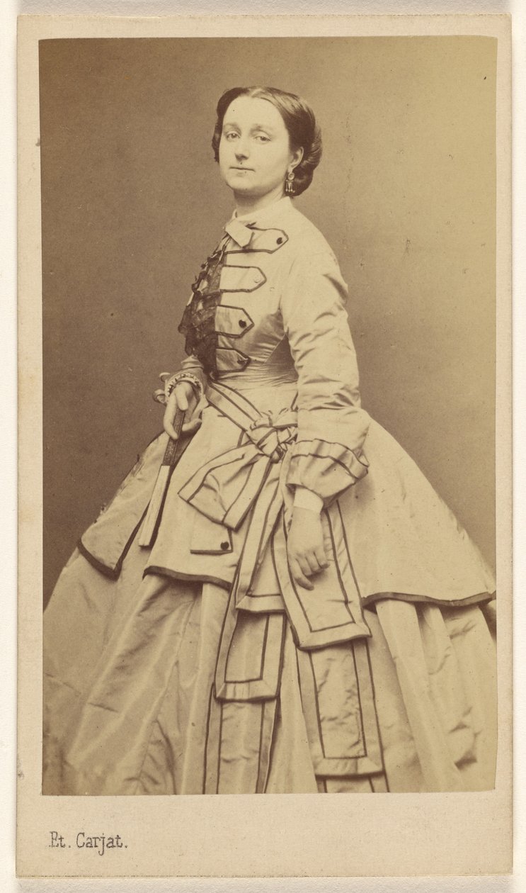[Mulher de pé]. de Etienne Carjat