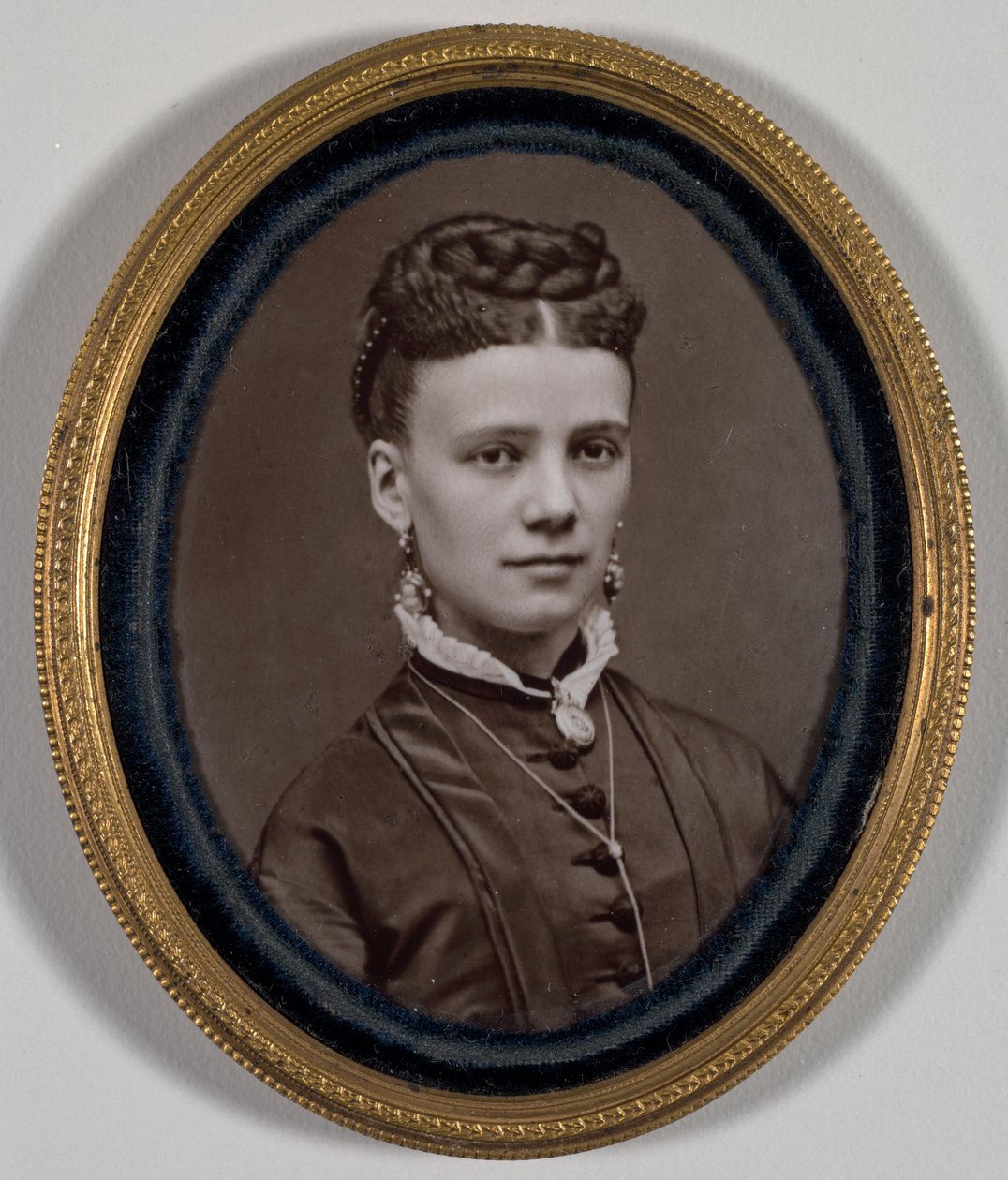 Retrato sem título de uma mulher, 1879. de Etienne Carjat